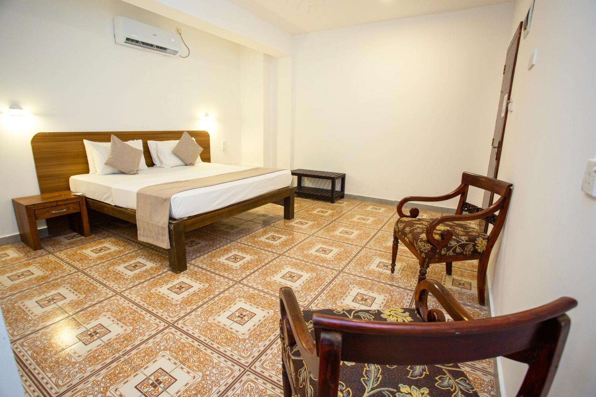 Lucky Seven Hikkaduwa Hotell Exteriör bild