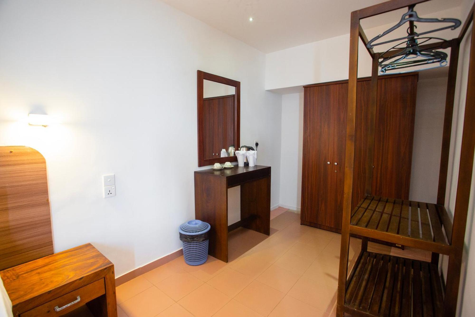 Lucky Seven Hikkaduwa Hotell Exteriör bild