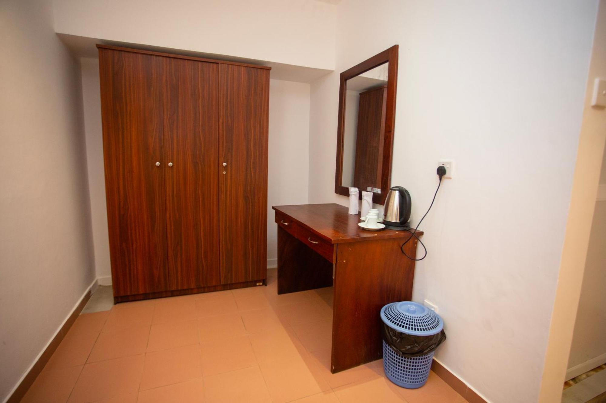 Lucky Seven Hikkaduwa Hotell Exteriör bild