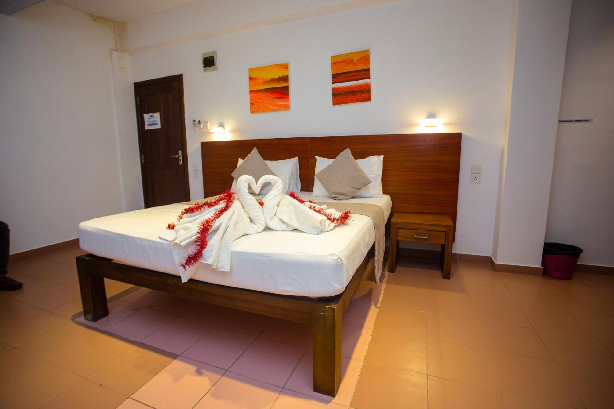 Lucky Seven Hikkaduwa Hotell Exteriör bild