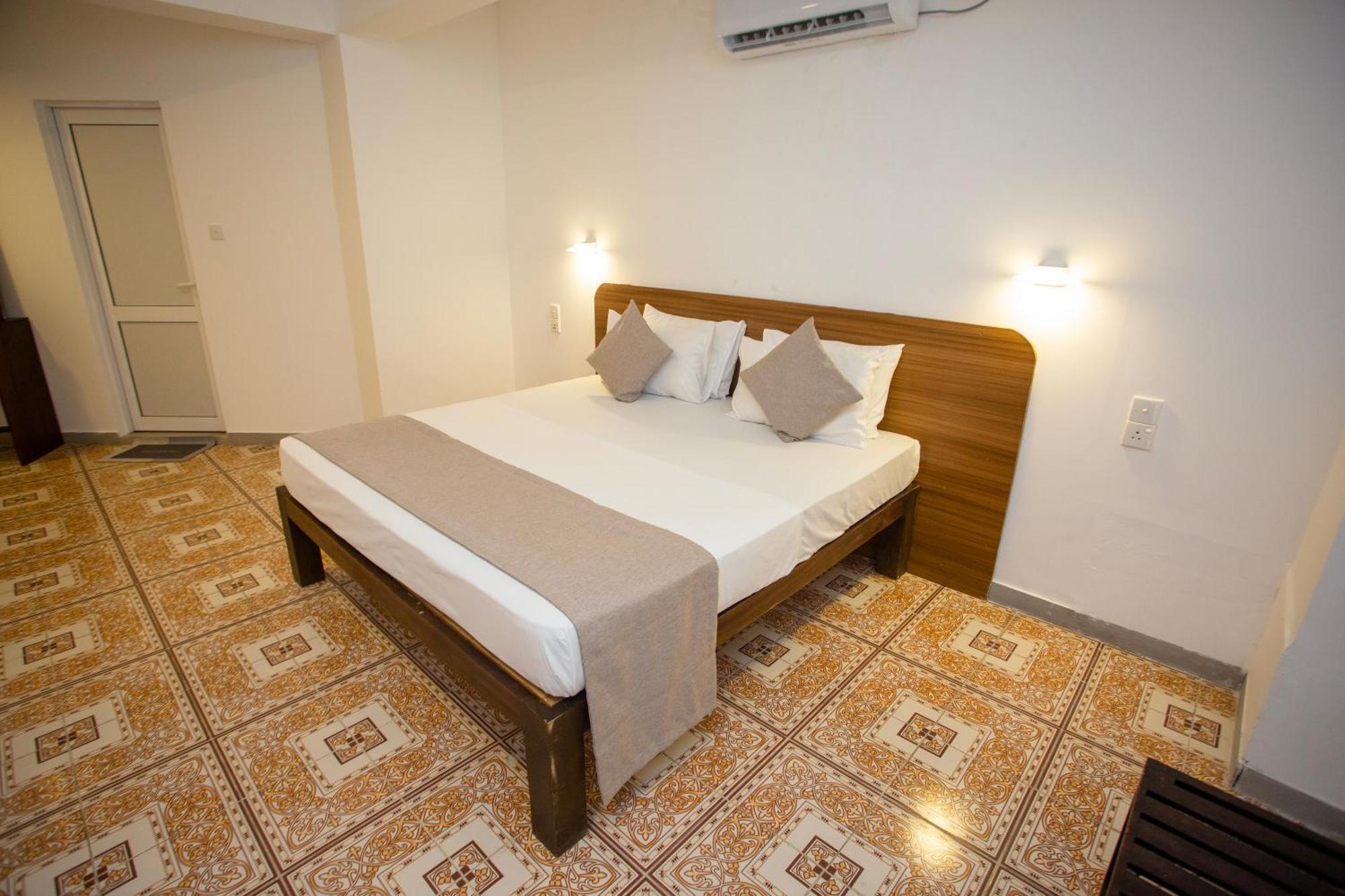 Lucky Seven Hikkaduwa Hotell Exteriör bild