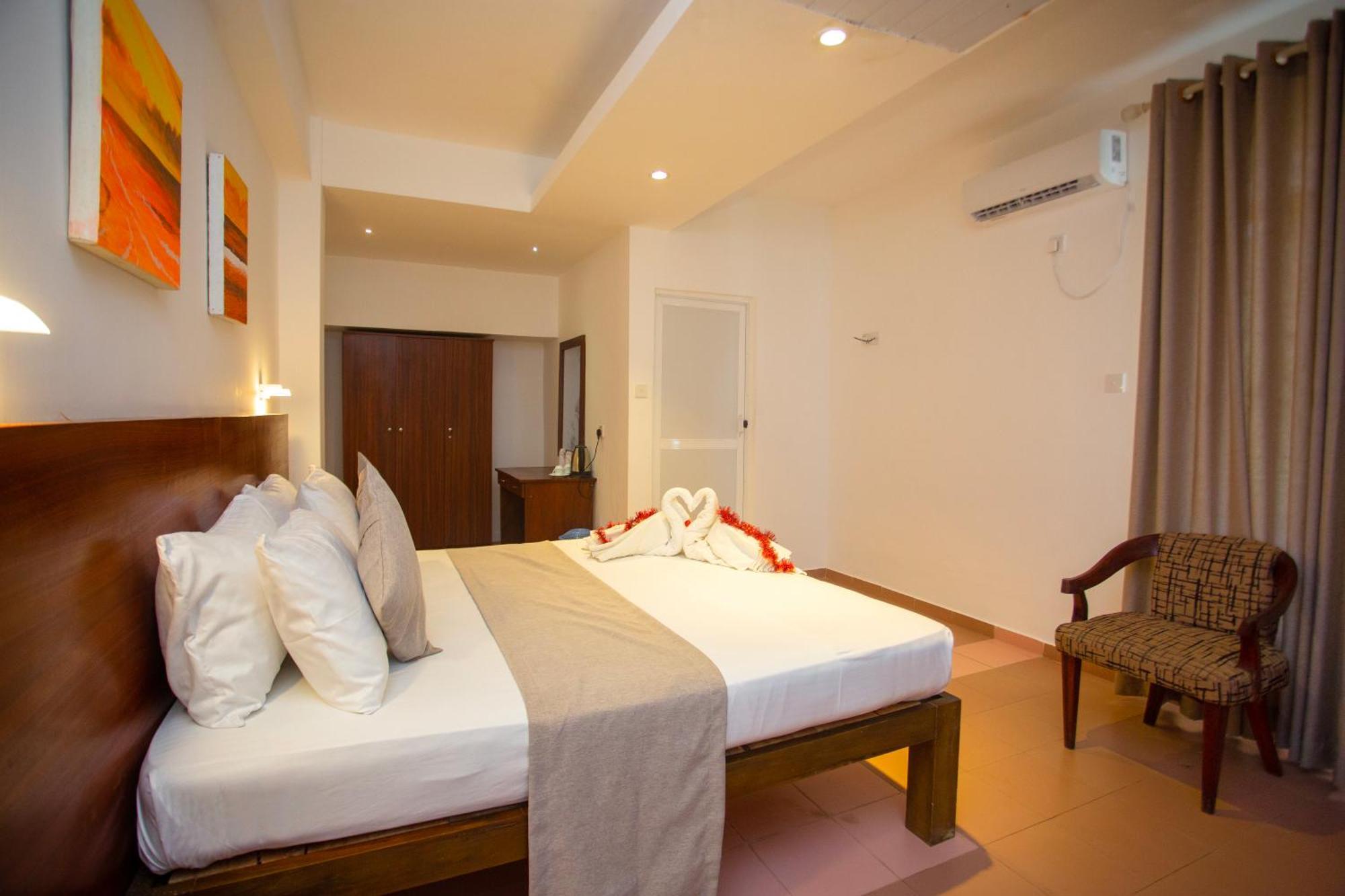 Lucky Seven Hikkaduwa Hotell Exteriör bild