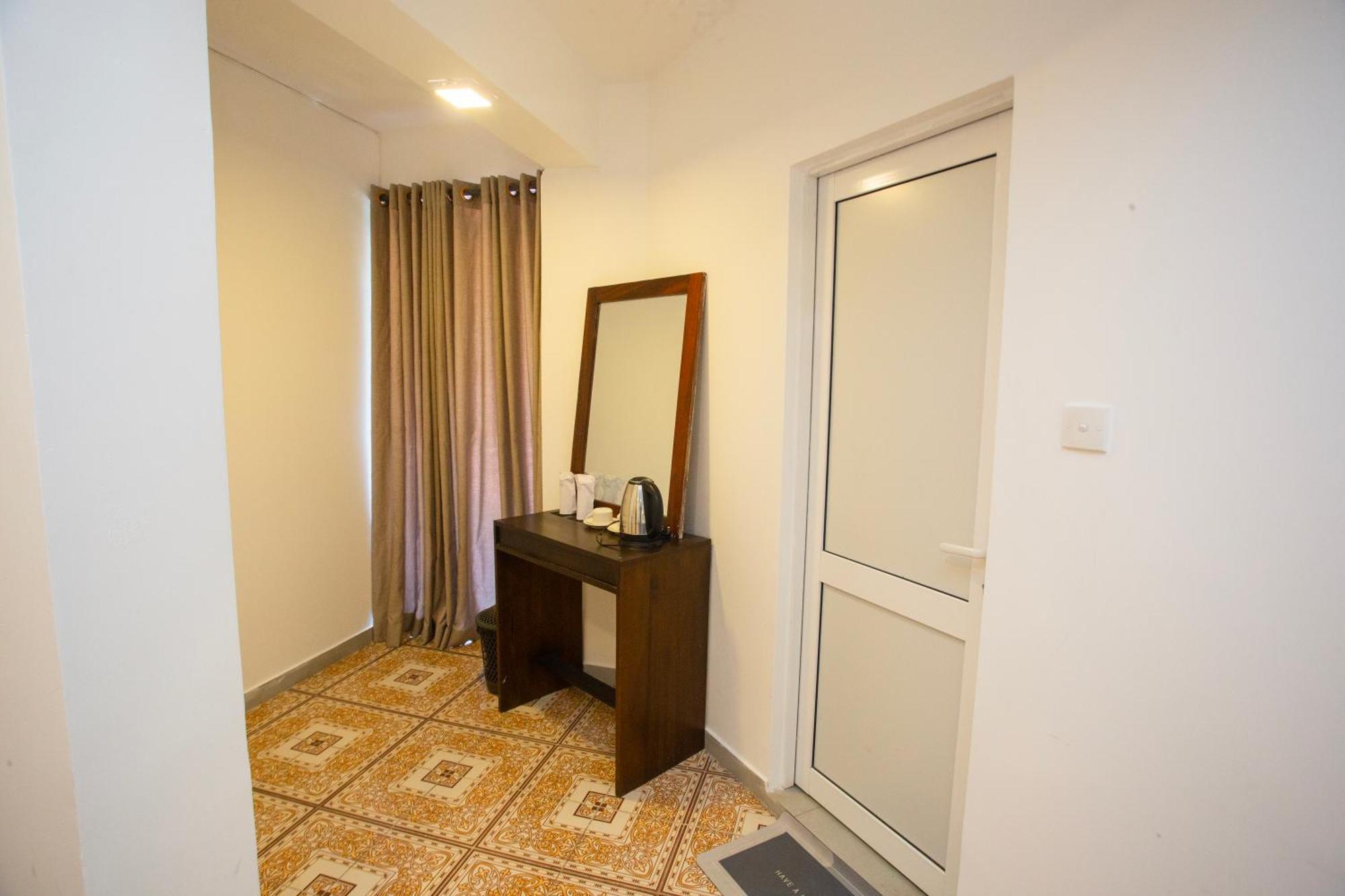 Lucky Seven Hikkaduwa Hotell Exteriör bild