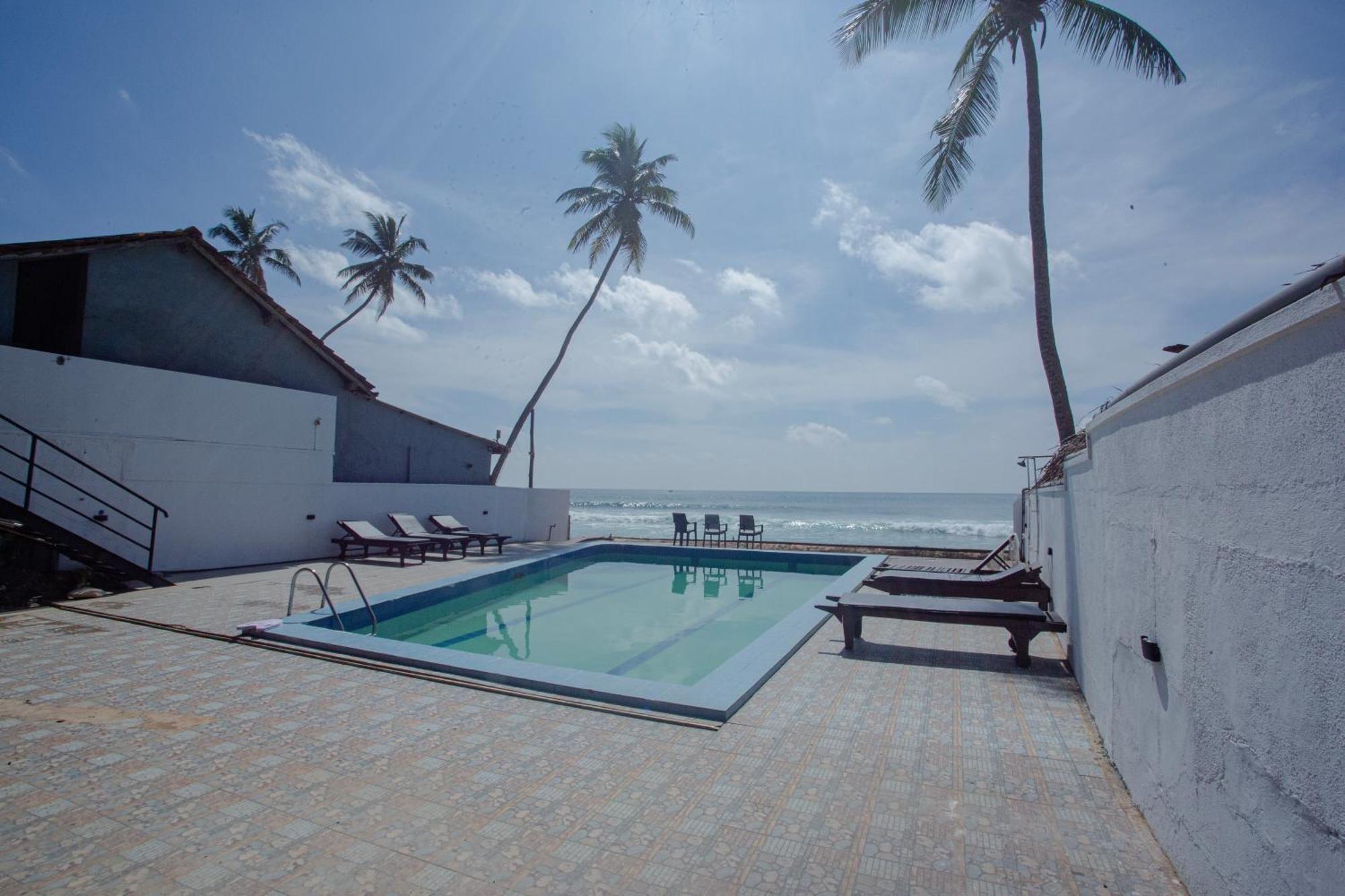 Lucky Seven Hikkaduwa Hotell Exteriör bild