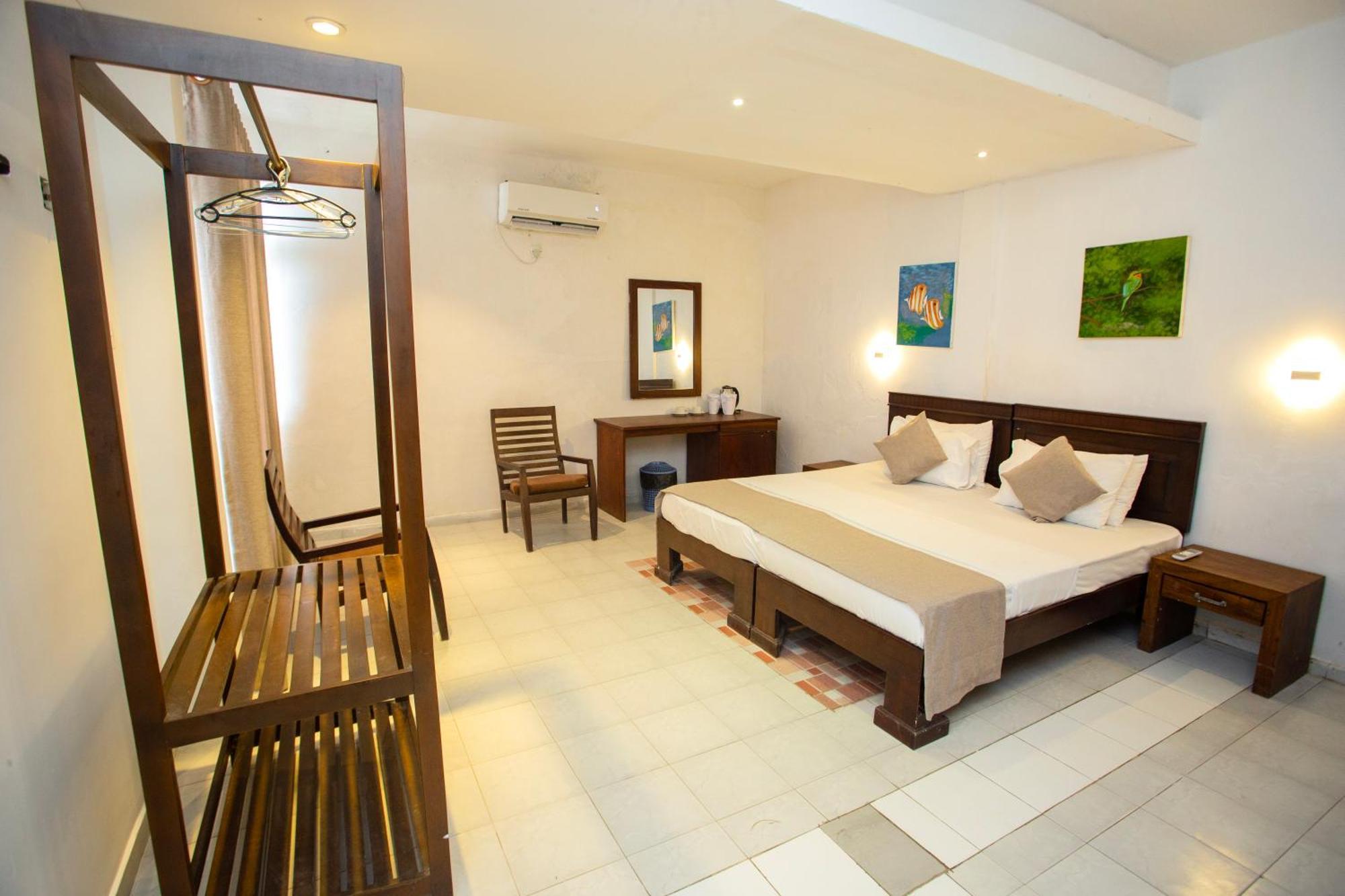 Lucky Seven Hikkaduwa Hotell Exteriör bild