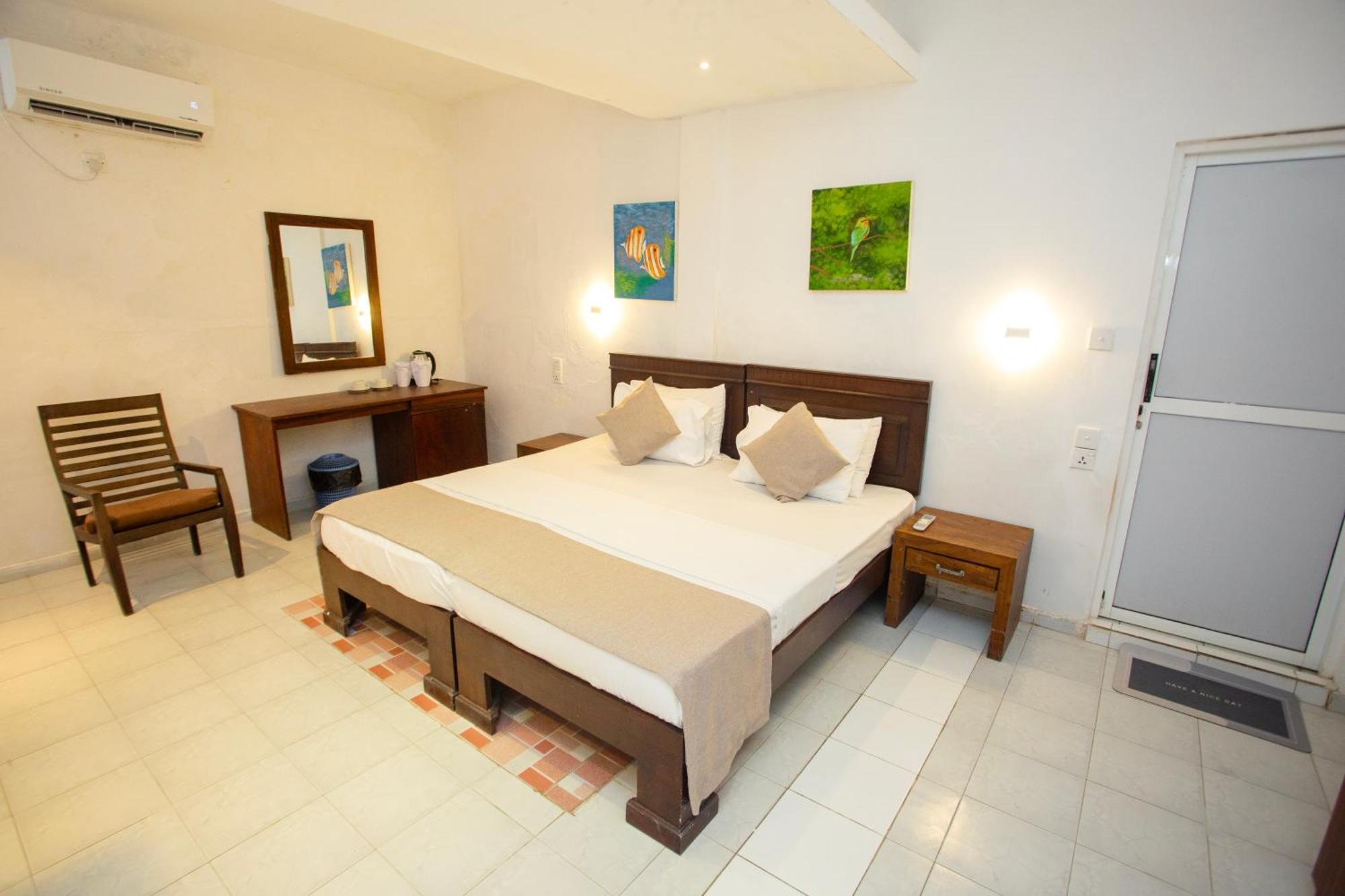 Lucky Seven Hikkaduwa Hotell Exteriör bild
