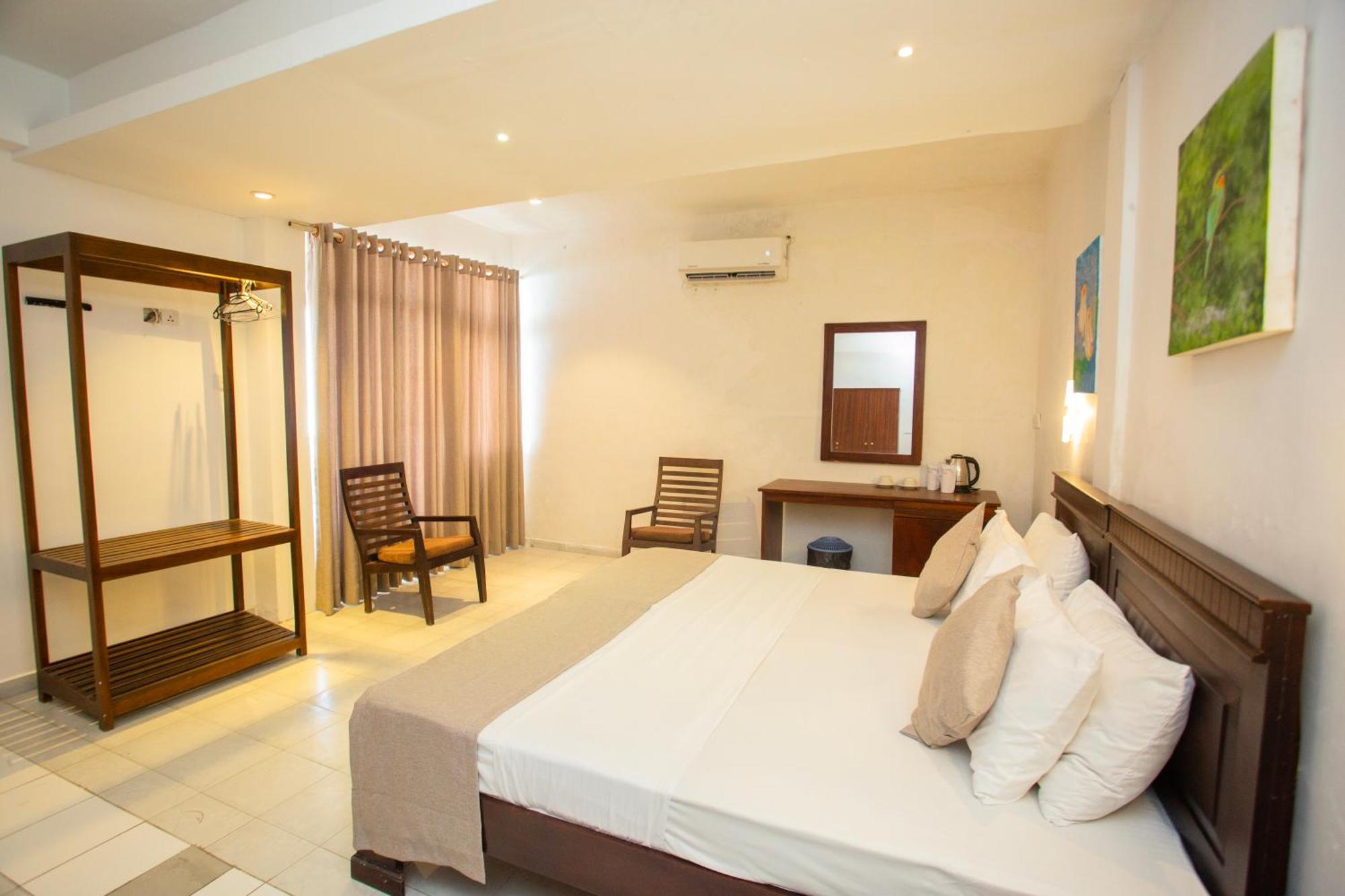 Lucky Seven Hikkaduwa Hotell Exteriör bild