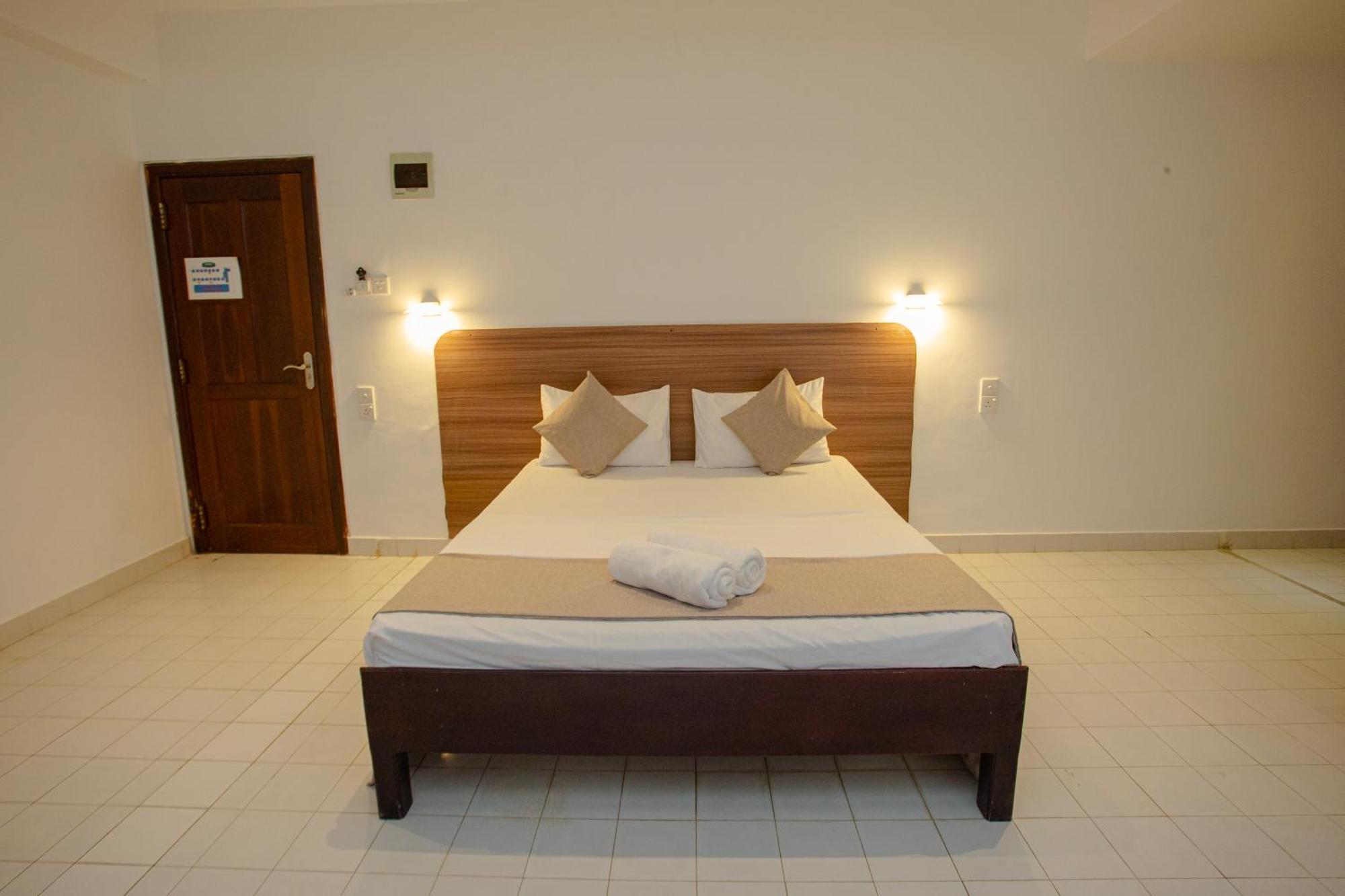 Lucky Seven Hikkaduwa Hotell Exteriör bild