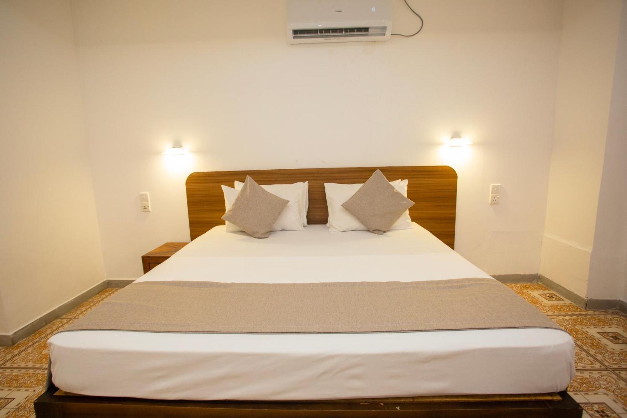 Lucky Seven Hikkaduwa Hotell Exteriör bild