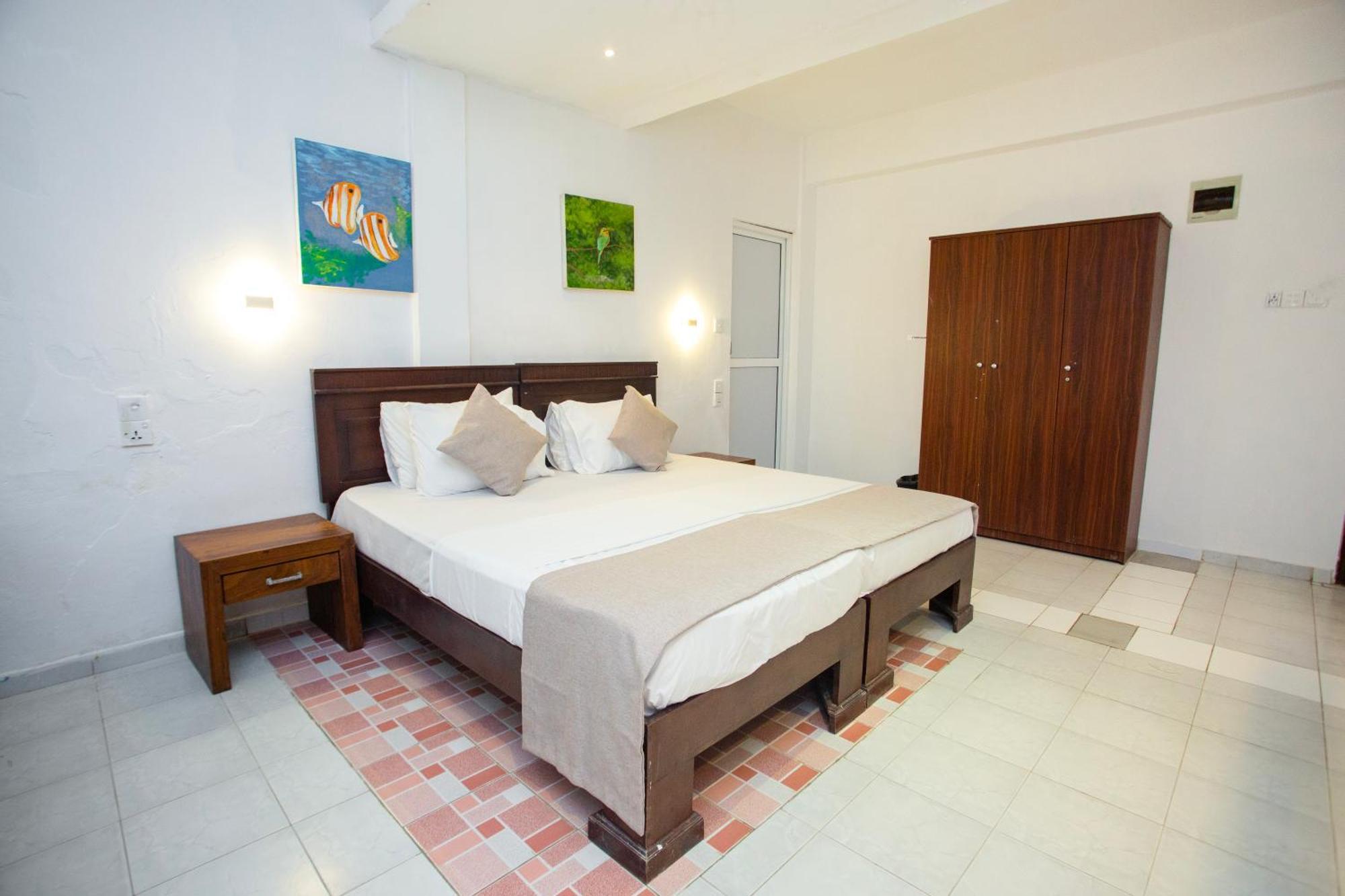 Lucky Seven Hikkaduwa Hotell Exteriör bild